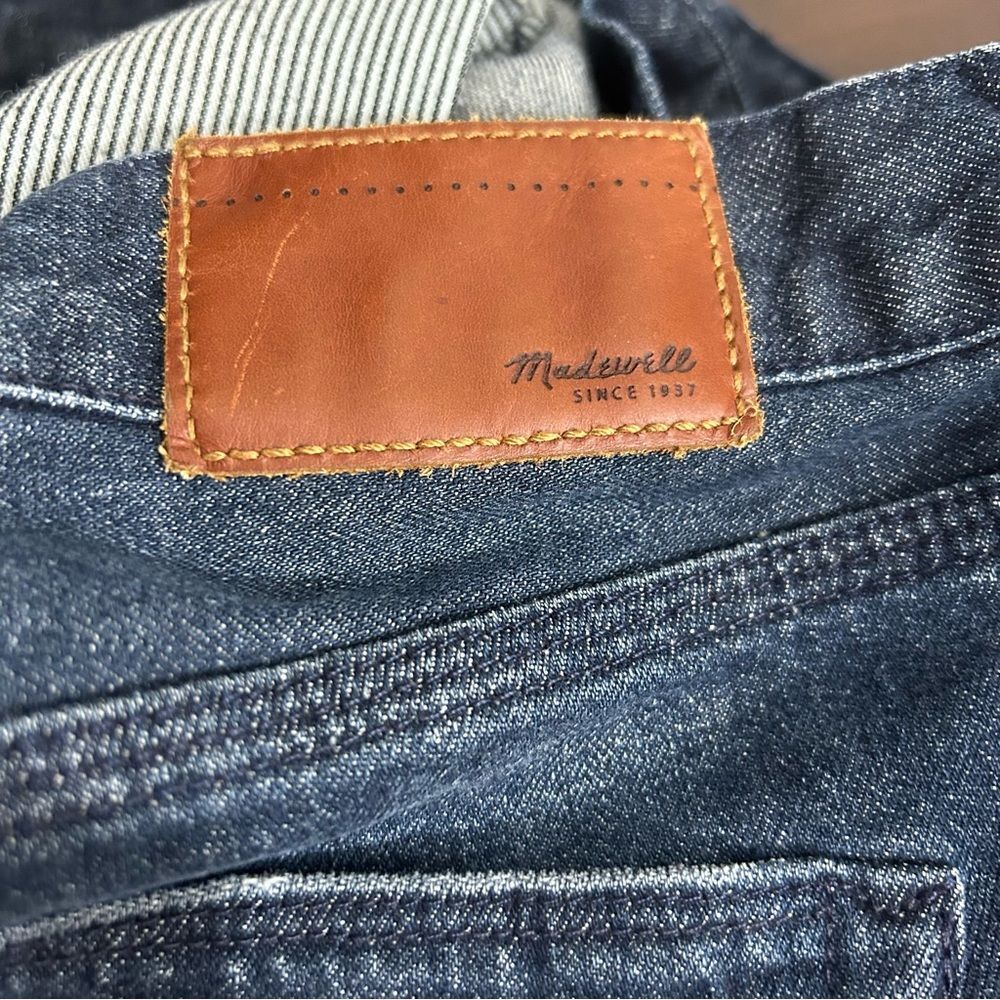 Madewell Dark Wash Low Rise Blue Denim Shorts Frayed Hem Whiskering Sz 26 - Picture 4 of 9